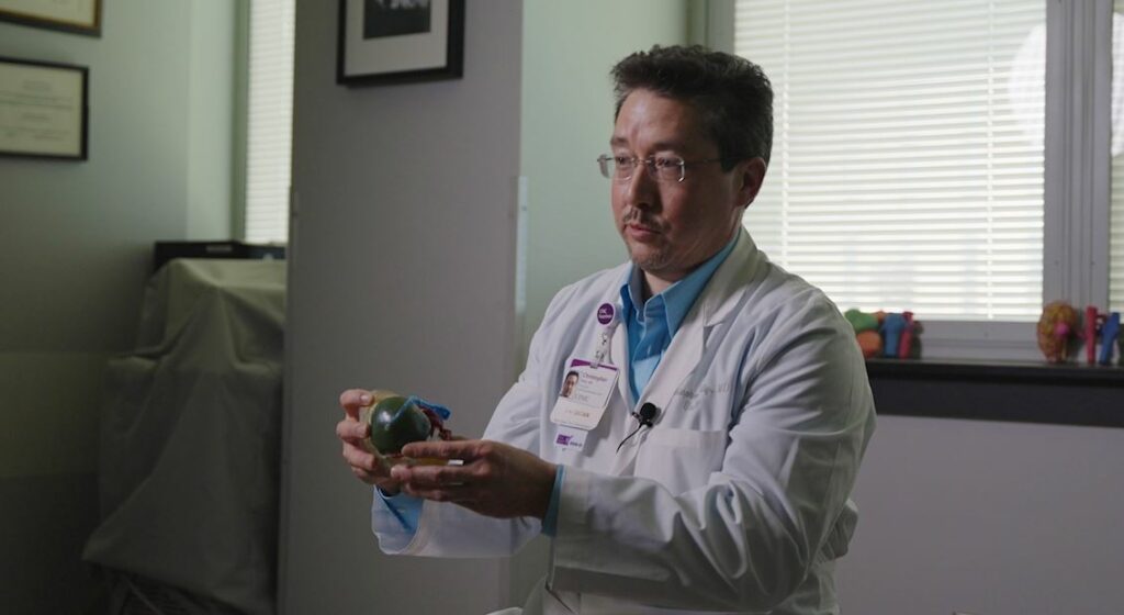 Surgeon uses 3D models to show real kidney tumors to patients